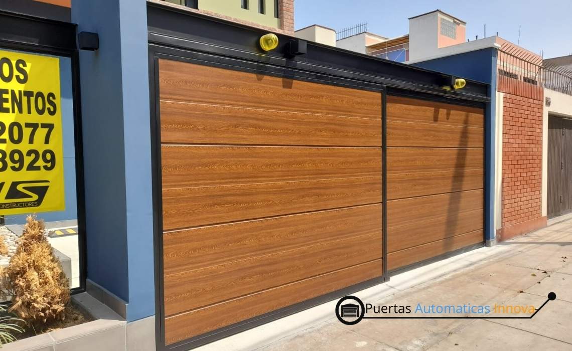 Puerta corrediza automática instalada por Puertas Automáticas Innova SAC