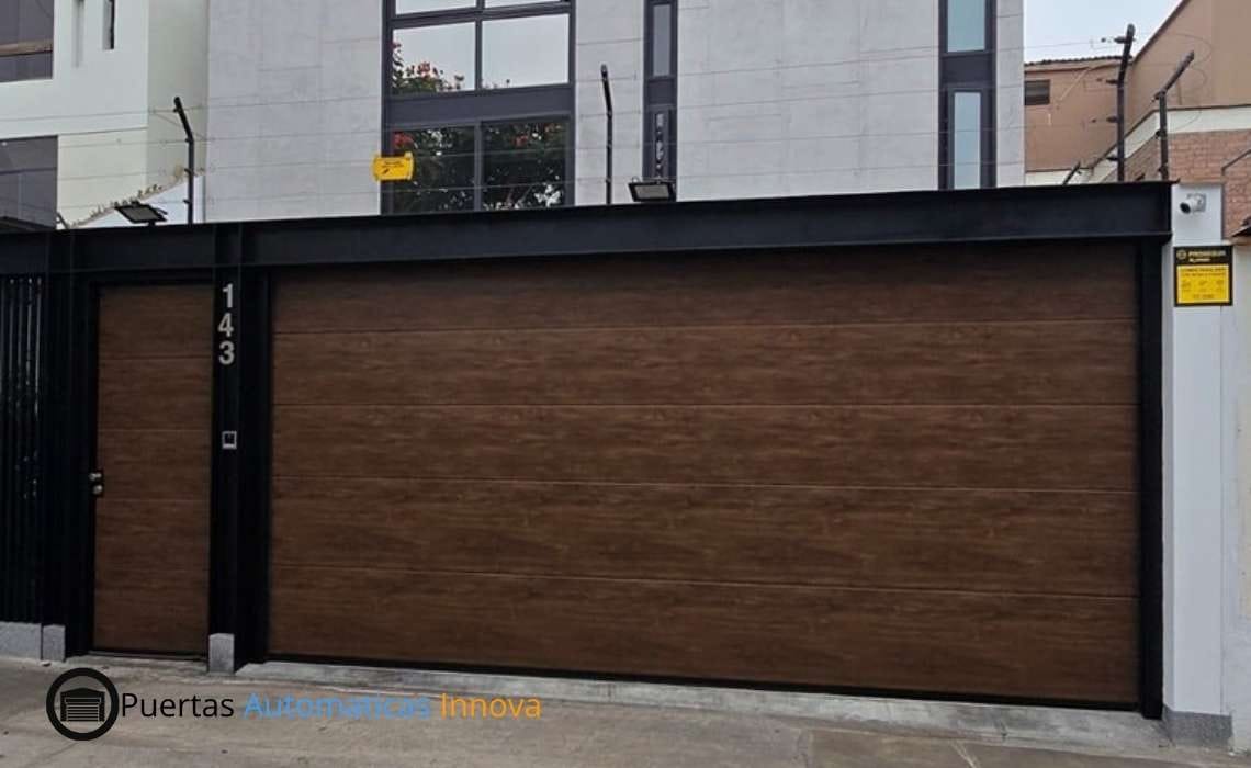 Instalación y mantenimiento de puertas seccionales automáticas realizadas por Puertas Automáticas Innova SAC
